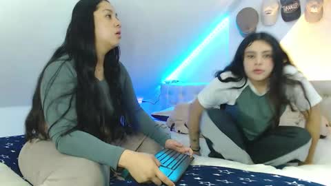 Jazmin and Scarlett online show from October 8, 7:47 am