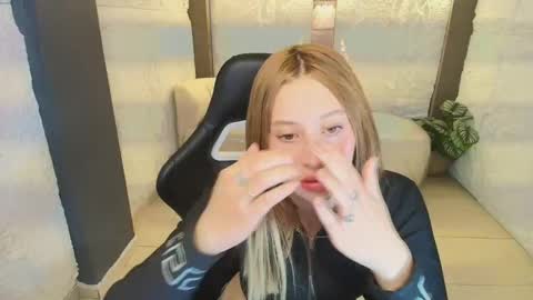 Jazmin online show from January 15, 2:53 am