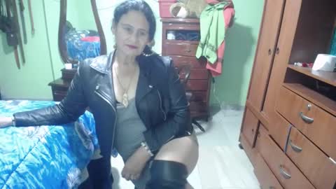 Snapshot of jazmin_rios chatting on February 23, 12:19 am jazmim online show from February 23, 12:19 am