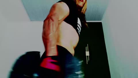 Snapshot of jeanys_sneider chatting on February 19, 6:33 am Jeays online show from February 19, 6:33 am