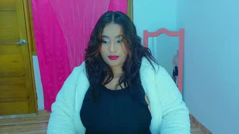 jei_iris online show from May 17, 11:52 am