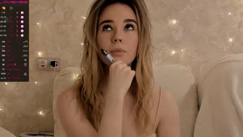 Snapshot of jeniferji chatting on October 19, 10:09 am EvaSileZ online show from October 19, 10:09 am