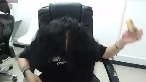 jenn online show from November 6, 9:51 pm