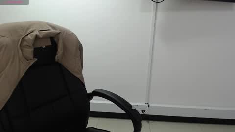 Snapshot of jenn_cg chatting on September 23, 7:53 pm jenn online show from September 23, 7:53 pm