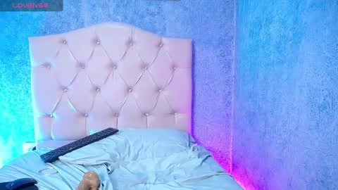 Snapshot of jenna_milf_ chatting on February 9, 10:11 pm Valentina online show from February 9, 10:11 pm
