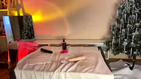 jennies_body online show from January 18, 12:36 pm