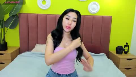Snapshot of jennifer_munoz chatting on October 19, 1:54 am Jennifer online show from October 19, 1:54 am