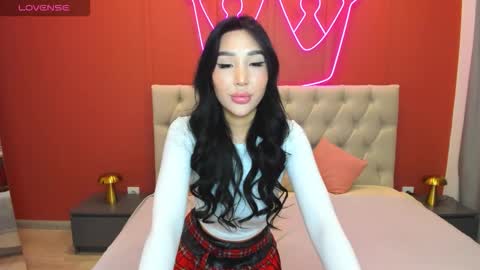 Snapshot of jennifer_munoz chatting on October 1, 7:51 am Jennifer online show from October 1, 7:51 am