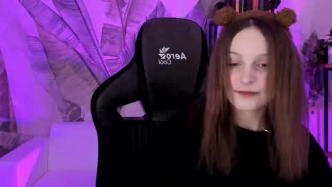 jenniferkiim online show from February 8, 11:46 am