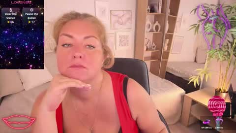 Snapshot of jenniferlight chatting on October 6, 8:37 pm Jennifer online show from October 6, 8:37 pm
