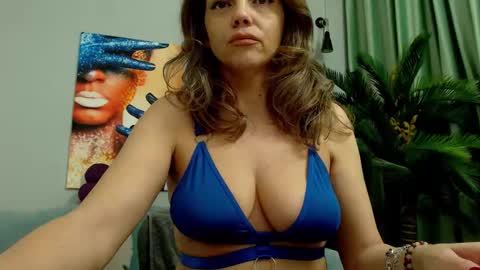 jenniferreys online show from December 23, 7:14 am