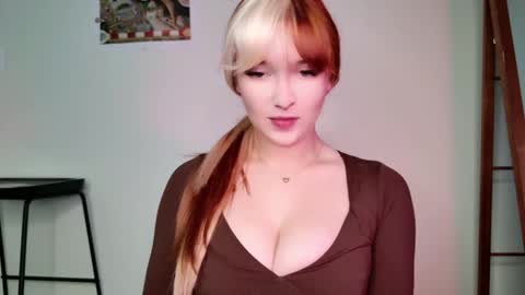 Snapshot of jenniferwhoreance chatting on January 9, 8:01 pm Jenn Hunt FYI spit on tits price change not denoted in menu images see tipmenu online show from January 9, 8:01 pm