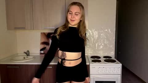 Snapshot of jennimarquis chatting on October 15, 2:40 pm Emilia online show from October 15, 2:40 pm
