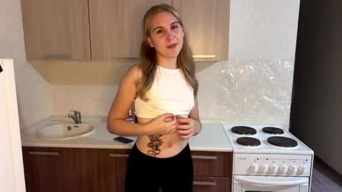 Snapshot of jennimarquis chatting on October 10, 3:18 pm Emilia online show from October 10, 3:18 pm