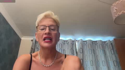 Snapshot of jennyhazel69 chatting on October 16, 1:11 pm JennyHazel online show from October 16, 1:11 pm