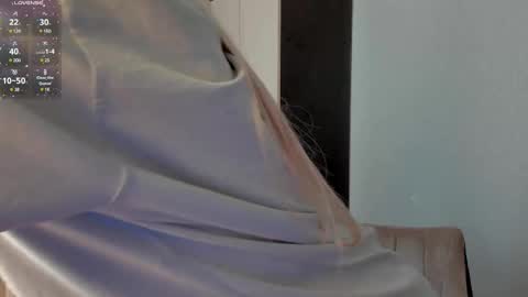 Hi hi We are Jessie and Betti online show from February 11, 9:42 am