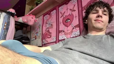 jeremy1scott online show from April 18, 5:09 am