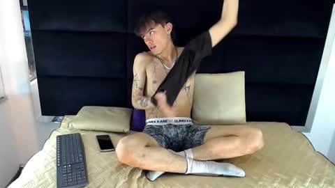 Snapshot of jerom_xx chatting on October 21, 11:41 pm Jerom xx online show from October 21, 11:41 pm