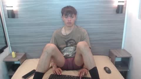 Snapshot of jerom_xx chatting on October 13, 7:49 pm Jerom xx online show from October 13, 7:49 pm