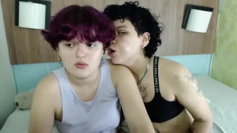 JessAndJade online show from September 24, 1:51 pm