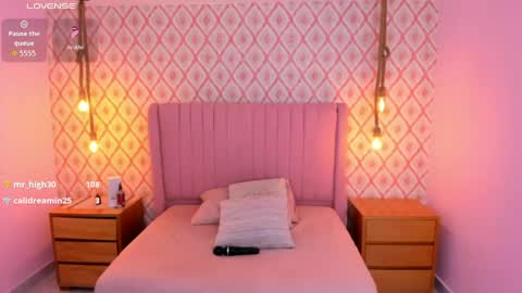  J E S S I  online show from April 11, 7:45 am