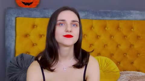 Jessica White online show from November 14, 5:53 am