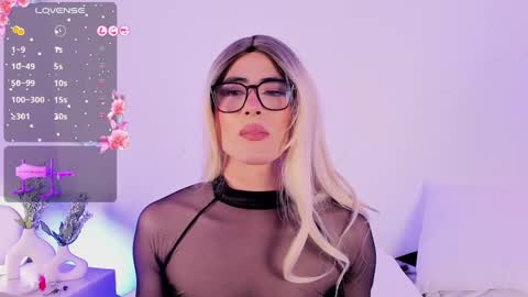 Snapshot of jessicameron chatting on March 5, 5:29 am JESSI AND NAOMI online show from March 5, 5:29 am