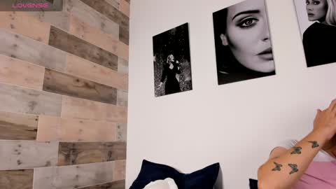 Snapshot of jessicameron chatting on December 30, 1:04 am JESSI AND NAOMI online show from December 30, 1:04 am