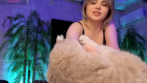 Gloria   online show from February 3, 11:30 pm