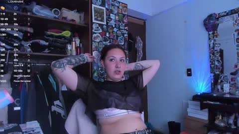 Snapshot of jessie_williams_01 chatting on February 6, 8:34 pm Your Sweet Angel online show from February 6, 8:34 pm