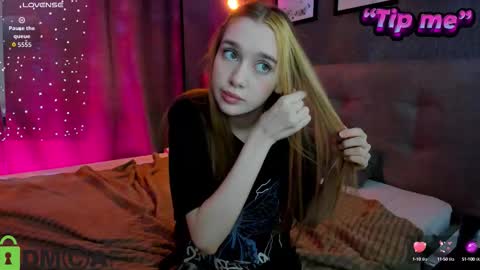 Snapshot of jessiexxiv chatting on October 14, 7:33 am Jessie online show from October 14, 7:33 am
