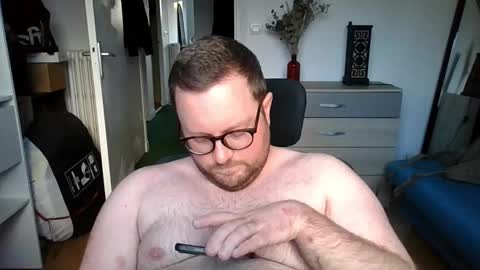 jeuneloup92 online show from January 9, 3:50 pm