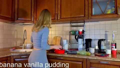 Gwen online show from February 7, 10:18 am