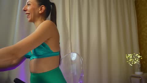 Jeyssy also Andra  online show from April 23, 10:00 pm