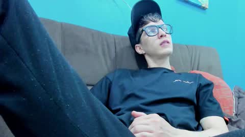 Jheampiero online show from December 3, 1:23 pm