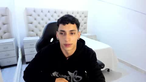 jhoanleandro online show from February 3, 3:04 am