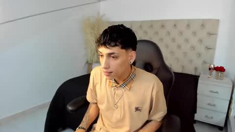 jhoanleandro online show from March 12, 4:05 am