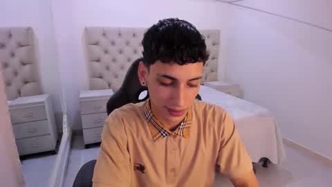 jhoanleandro online show from December 4, 4:12 am