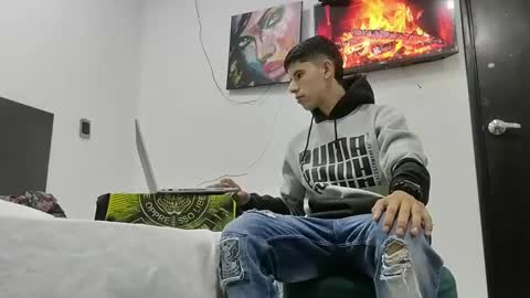 Snapshot of jhongrey2 chatting on January 19, 2:57 am jhon online show from January 19, 2:57 am