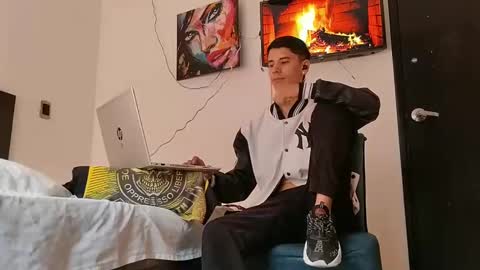 Snapshot of jhongrey2 chatting on January 21, 1:54 pm jhon online show from January 21, 1:54 pm