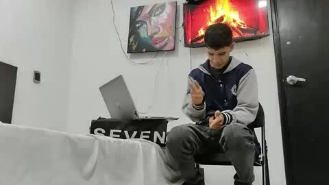 Snapshot of jhongrey2 chatting on February 22, 3:47 pm jhon online show from February 22, 3:47 pm
