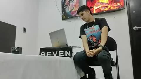 Snapshot of jhongrey2 chatting on March 1, 3:10 am jhon online show from March 1, 3:10 am