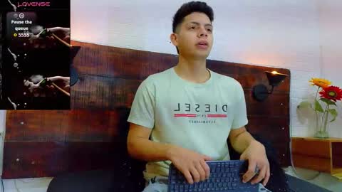 Snapshot of jhosuavega chatting on September 23, 2:05 am jhosuavega online show from September 23, 2:05 am