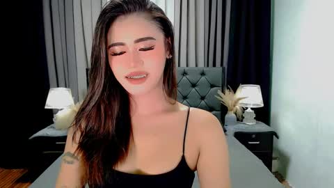 jhuliana_and_charles_room online show from April 28, 11:53 pm