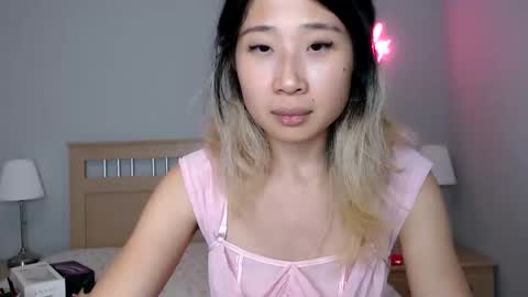 Jiwoo online show from October 13, 8:05 am