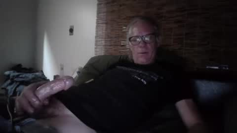 jizzmitten5 online show from September 19, 2:05 am