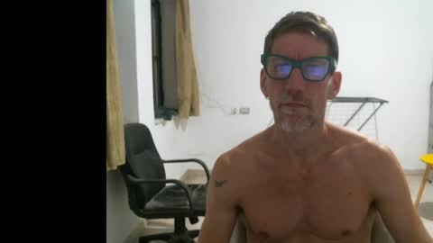 Snapshot of jlmbud chatting on December 7, 10:12 pm jlmbud online show from December 7, 10:12 pm