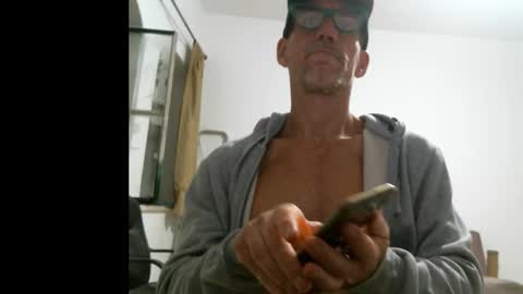 Snapshot of jlmbud chatting on October 12, 11:06 pm jlmbud online show from October 12, 11:06 pm
