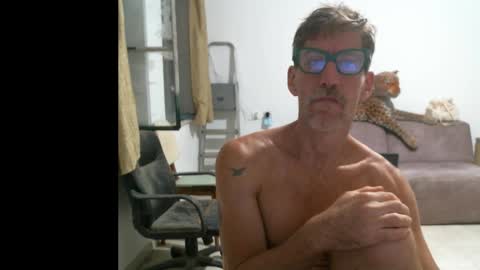 Snapshot of jlmbud chatting on October 3, 7:55 pm jlmbud online show from October 3, 7:55 pm