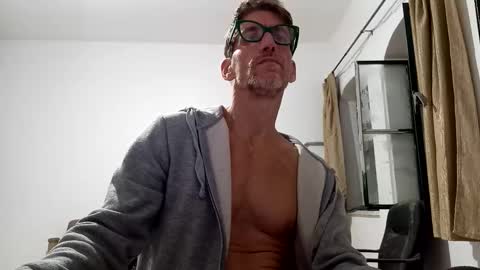 Snapshot of jlmbud chatting on October 20, 12:37 am jlmbud online show from October 20, 12:37 am